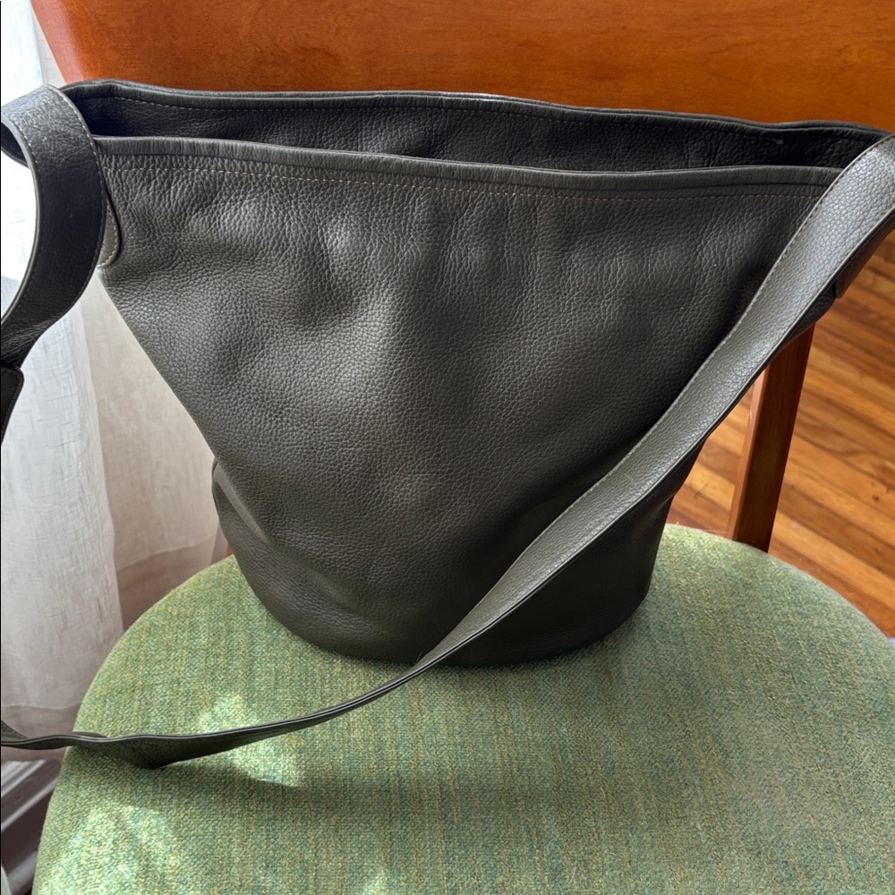 Stylish Olive Leather Shoulder Bag - Picture 2 of 9